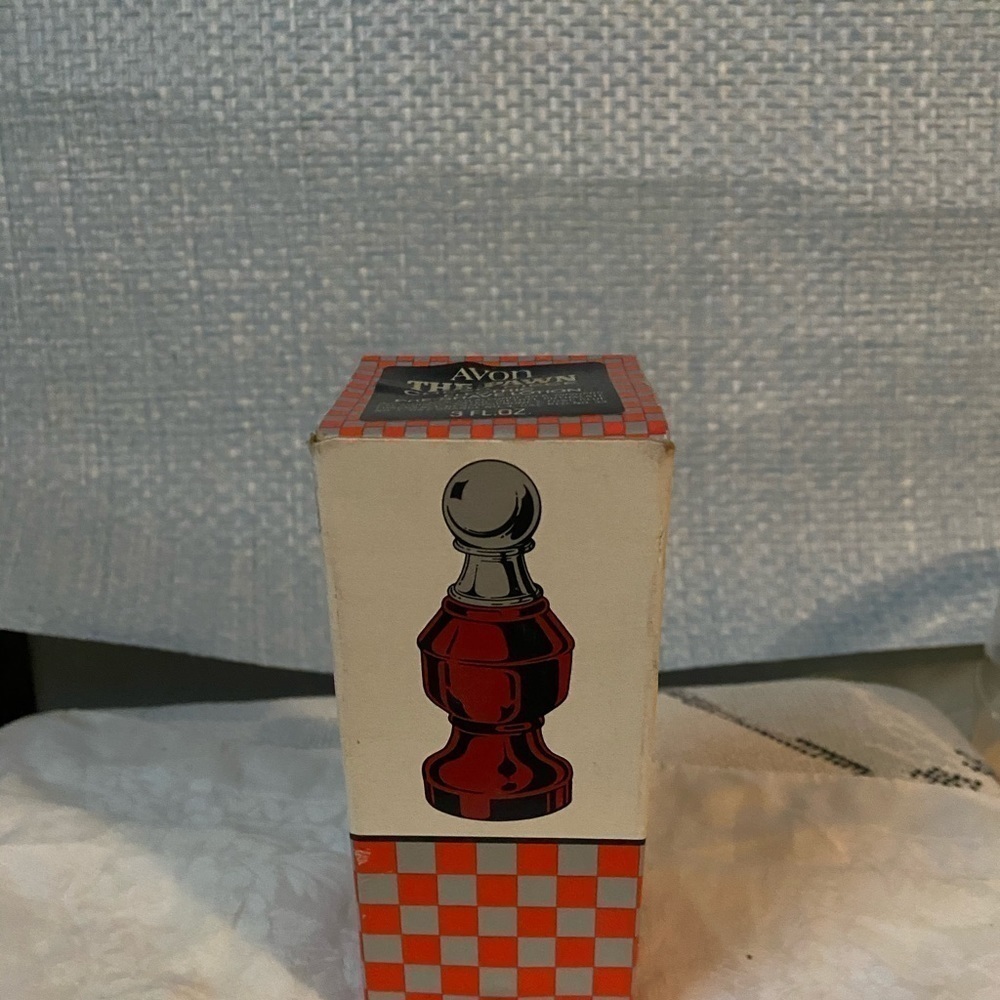 ๐Avon Vintage Pawn Chess Piece Decanter ๐ - Picture 2 of 3